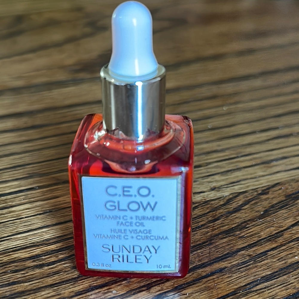 Sunday Riley C.E.O. Glow Face Oil - Red